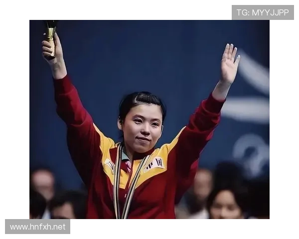 邓亚萍手里拎的包，比我家装修还贵，这人生差距扎心得很